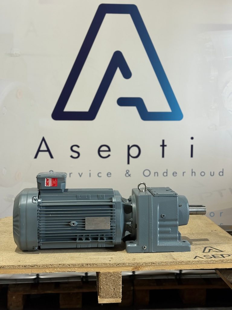 Sew aandrijving 5,5 kw motor rpm1461/296